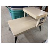 Vintage 2-tiered End Table