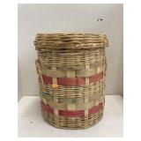 Woven basket with lid