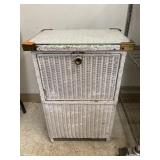 Wicker trash bin/hamper w/glass top