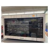 Panasonic 1100 Watt microwave