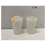 Vntg Tupperware salt/pepper shakers
