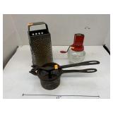 3cnt Vntg Kitchen Items