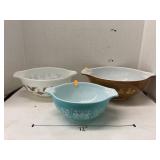 Set of 3 Pyrex mixing bowls