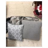 4cnt Throw Pillows