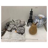 Rug, Pitcher (chips), misc decor