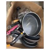 Box of Pans & Lids