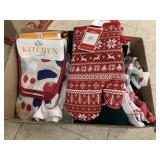 Kitchen towels and oven mitts
