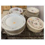 Assorted decorative plates and 2 bowls