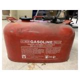 Metal gas can