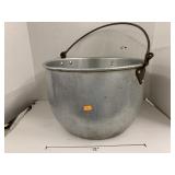 Wear-Ever pot, aluminum