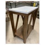 End table, approx 22in x 13in x H 25in