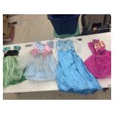 4 cnt Dress Costumes / Dress-Up