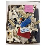 Legos w/ people & vehicles