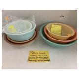 Pyrex Group of bowls, damage Color Faded