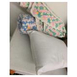 2cnt blankets and pillow