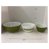 Pyrex Olive Verde nesting bowls