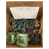 Vntg plastic army men toys