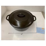 Lodge cast iron Dutch oven
