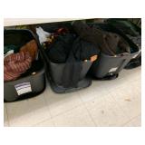 4cnt totes of clothes