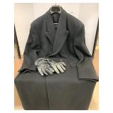 Menï¿½s Wool Dress Coat Sz 44R and Gloves