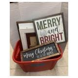 Tote with lid and with 9 Christmas wall Decor