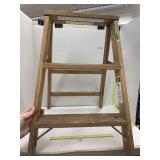 Step Stool ladder, 1 Foot 10 Inches