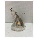 Resin wolf figure