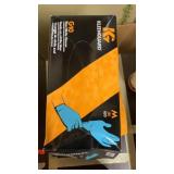 2 KleenGuard gloves