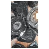 4 rolls of 7 gal black trash bags