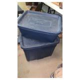 2 Rubbermaid Totes w/lids