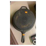 Cast iron pan