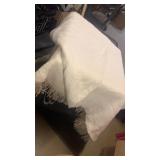 White/Cream Bedspread w/ 2 matching pillow cases