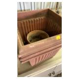 4 Planters (3 plastic)