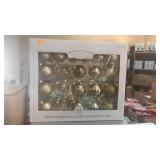 Wonder shop 42 glass ornament set