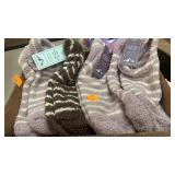 4 pair Adult non-skid socks