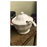 Soup tureen w/ lid & ladle