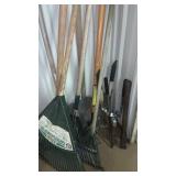 Lot of 7 Hand tools Rakes, Shovel, Edger, Hoe,