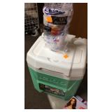 18 pack Igloo cooler damaged lid + cups