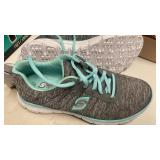 Size 6 Skechers