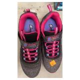 Size 5 Skechers
