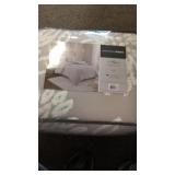Madison Park 3 piece comforter set full/queen
