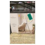 Tripod floor lamp