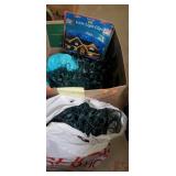 Box of 5 net/bush lights and icicle lights &
