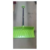 Suncast 27" snow pusher