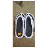 Womans flip flops  sz 9-10