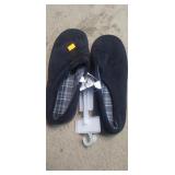 Mens slippers  sz 11-12
