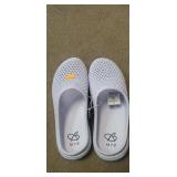 Ladies Bobbie Brooks shoes sz 7-8