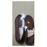 Mens slippers sz 11-12