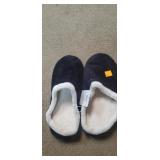 Ladies slippers sz 6-7