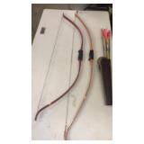 2 bows. Quiver with 4 arrows